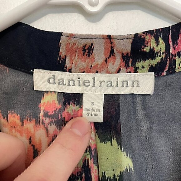 DANIEL RAINN Navy Blue Cream Ivory Multi Floral Tie Neck Button Down Tank Blouse - Picture 4 of 15